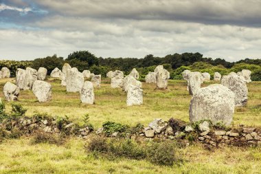 Ünlü Carnac taşlar