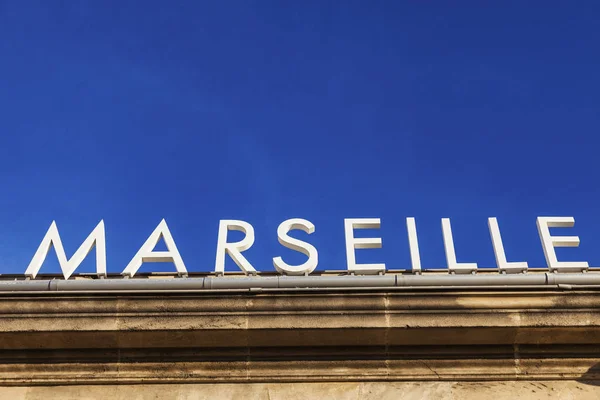 Señal de Marsella contra el cielo azul — Foto de Stock