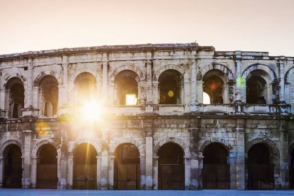 Aréna z Nimes při východu slunce — Stock fotografie