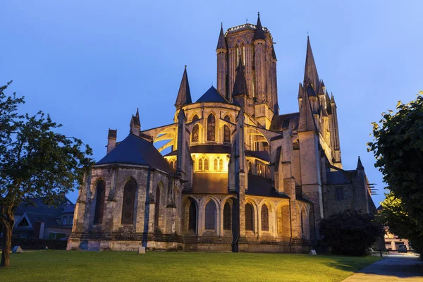 Coutances Kathedrale in der Nacht — Stockfoto