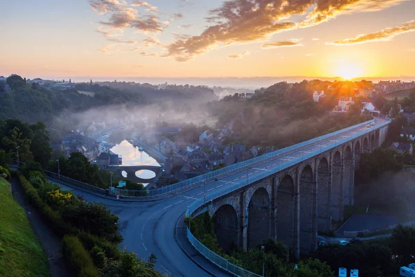 Východ slunce v Dinan — Stock fotografie