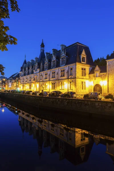 Quimper architektura podél řeky — Stock fotografie