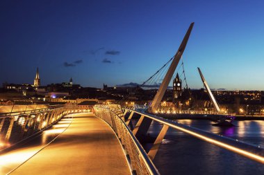 Barış Köprüsü Derry'de