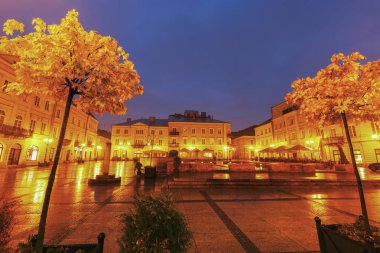 Piotrkow Trybunalski pazar meydanında yağmur