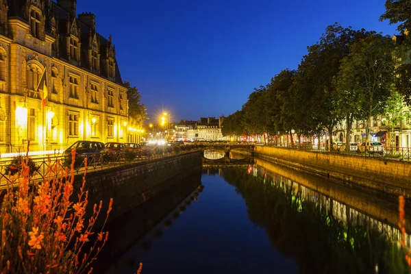 Architecture quimper le long de la rivière — Photo