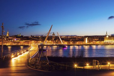 Barış Köprüsü Derry'de
