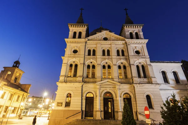 Kyrkan Pingsten på natten — Stockfoto