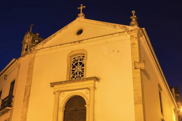 Iglesia en Alcobaca por la noche — Foto de Stock