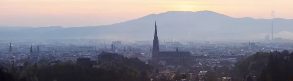 Linz panorama bij zonsopgang — Stockfoto