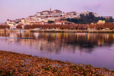 Coimbra genelinde Mondego Nehri Panoraması