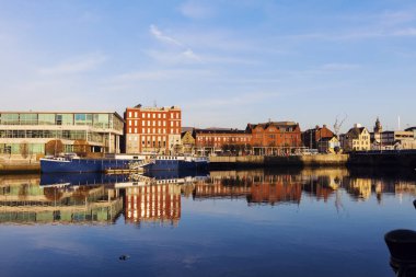 Lagan Nehri boyunca Belfast mimarisi
