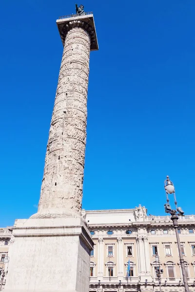 Praça Colonna e Coluna de Marco Aurélio em Roma — Fotografia de Stock