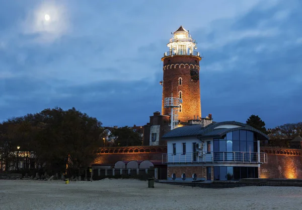 Kolobrzeg fyren på kvällen — Stockfoto