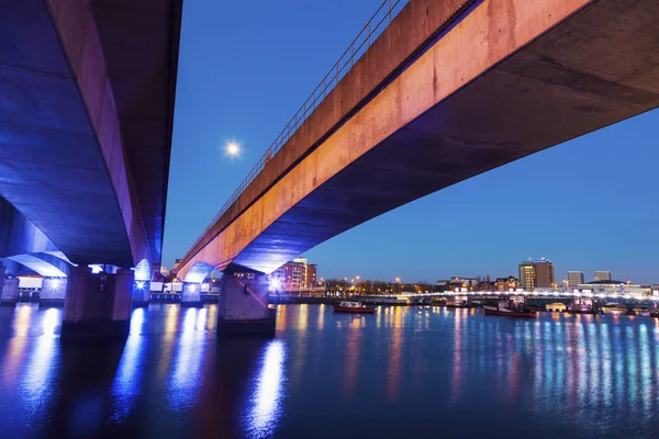 Architettura di Belfast lungo il fiume Lagan — Foto Stock