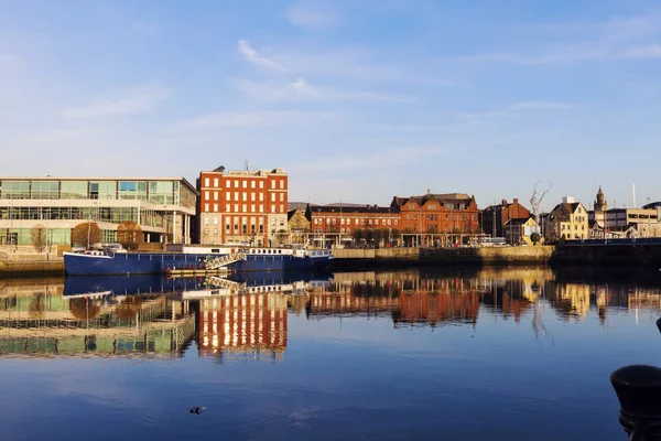 Lagan Nehri boyunca Belfast mimarisi