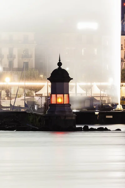 Женевский маяк вечером — стоковое фото