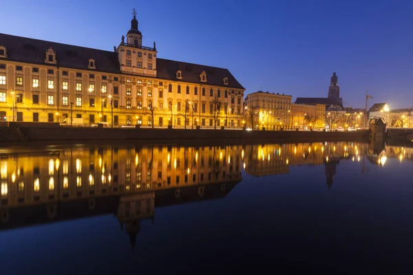 Wroclaw University en de St. Elisabeth Kerk — Stockfoto