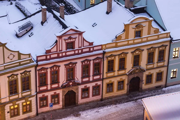Architettura colorata della piazza principale a Hradec Kralove — Foto Stock