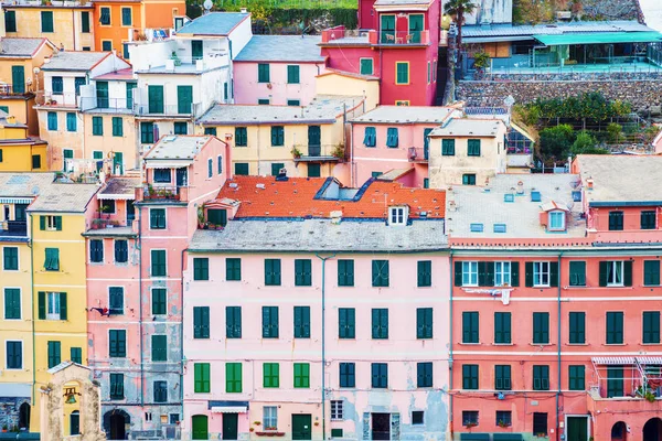 Vernazza – kolorowa architektura — Zdjęcie stockowe