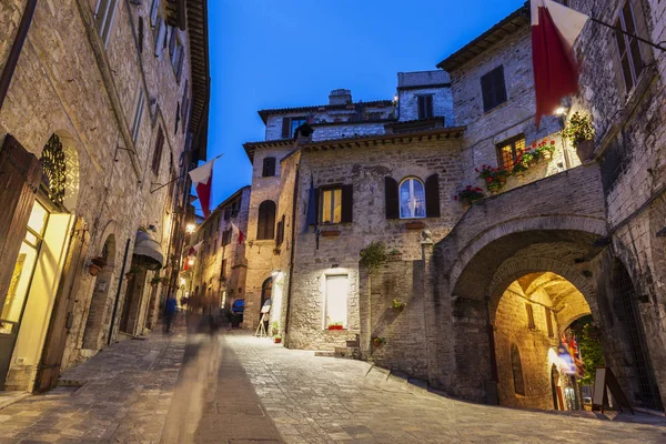 Altstadt von Assisi bei Nacht — Stockfoto