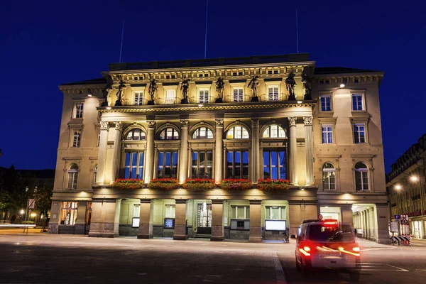 Архитектура Бундесплац в Берне ночью — стоковое фото