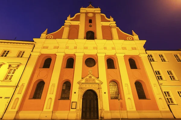 Kirche im Zentrum von Kalisz — Stockfoto