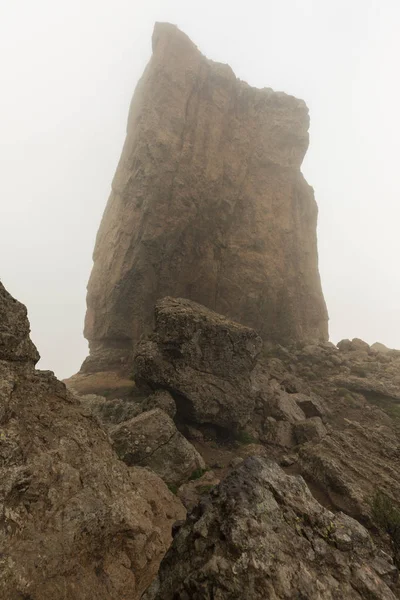 Roque Nublo in mist — Stockfoto