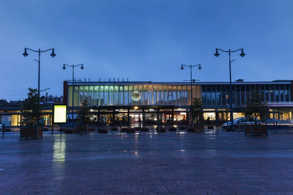 Estación Gare d 'Arras - estación de tren por la noche — Foto de Stock