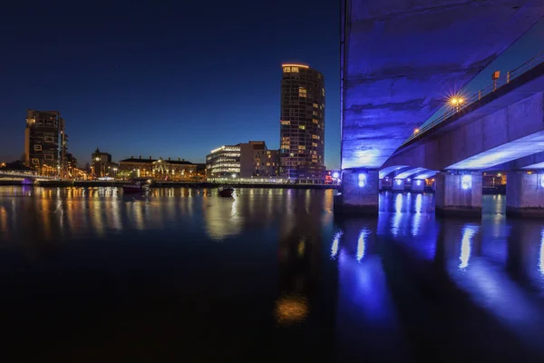 Architektura Belfastu podél řeky Lagan — Stock fotografie