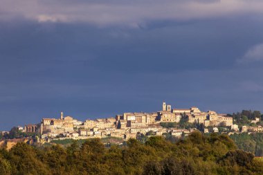 Montepulciano panorama adlı günbatımı