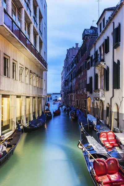 Gondole a Venezia all'alba — Foto Stock