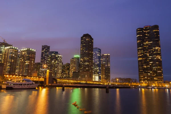 Skyskraporna längs Lake Michigan — Stockfoto