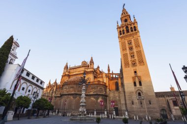 Sevilla Katedrali gündoğumu