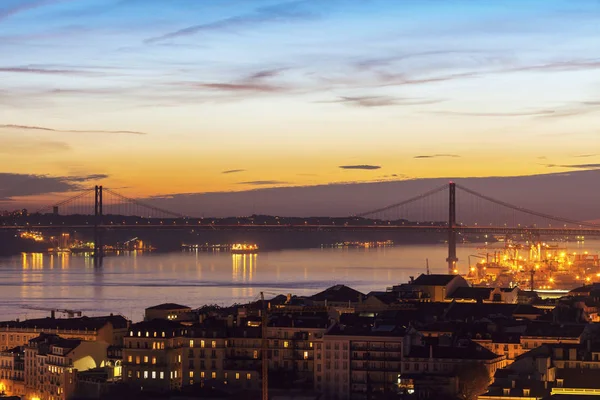 Puente del 25 de abril en Lisboa — Foto de Stock