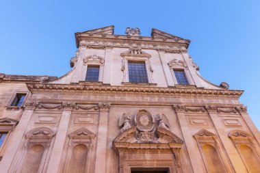 Lecce Katedrali ve mavi gökyüzü
