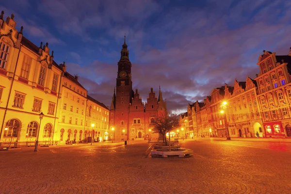 Antiguo Ayuntamiento en la Plaza del Mercado en Wroclaw — Foto de Stock