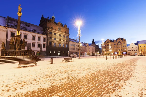 Filar płytki nazębnej i Stary Ratusz na placu Republiki w Pilźnie — Zdjęcie stockowe