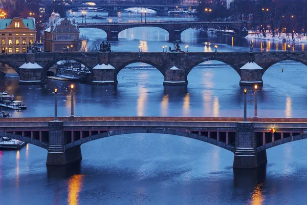 Winter in Prag - Brücken über die Moldau — Stockfoto