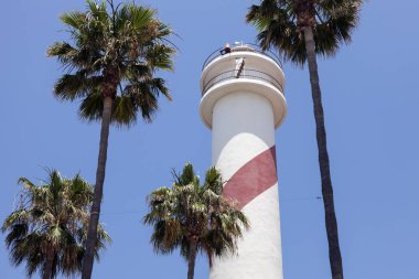 Marbella deniz feneri ve mavi gökyüzü