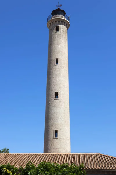 Canet farol e céu azul — Fotografia de Stock