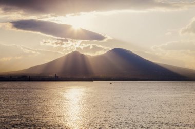 Napoli Vezüv ile Panorama adlı gündoğumu