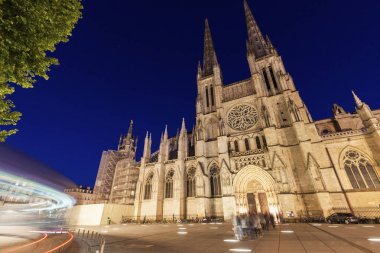 Bordeaux 'daki Place Pey-Berland' daki Saint Andre Katedrali 