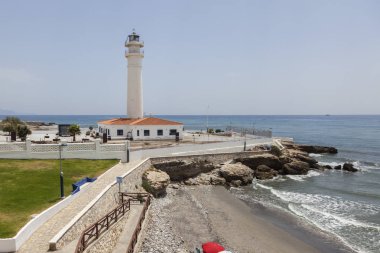 Torrox deniz feneri ve mavi gökyüzü