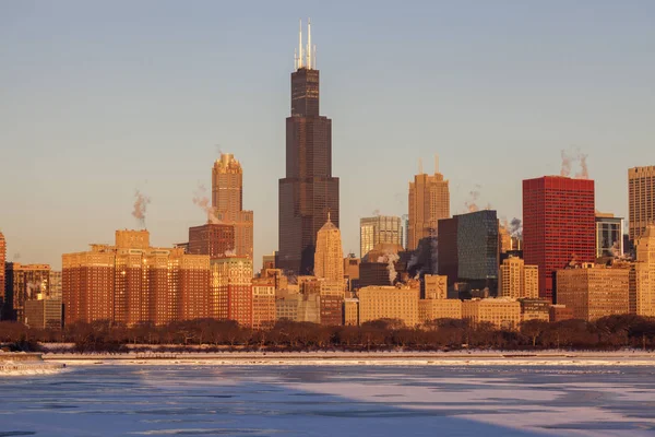 Chicago - skyline gündoğumu, kışın — Stok fotoğraf