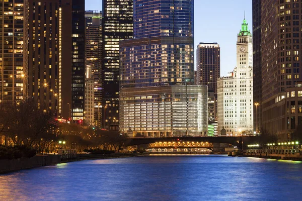 Chicago architecture along the river — Stock Photo, Image