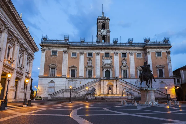 Ayuntamiento de Roma por la noche — Foto de Stock