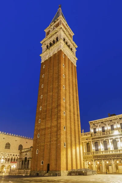 St. Mark's Campanile - Piazza San Marco i Venedig — Stockfoto