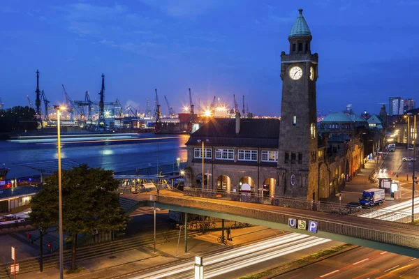 Hamburg St. Pauli arkitektur-St. Pauli Landing Stages - Stock-foto