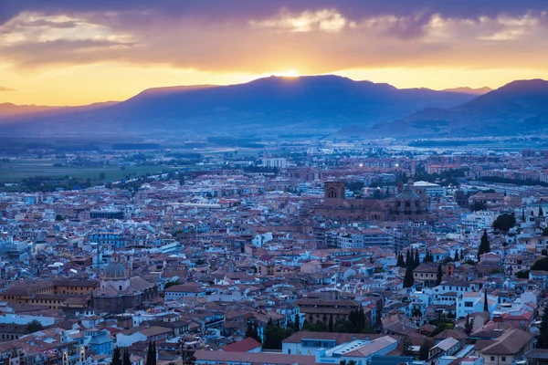 Panorama de Granada al atardecer — Foto de Stock