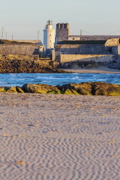 Faro en la isla de Palomas en Tarifa — Foto de Stock